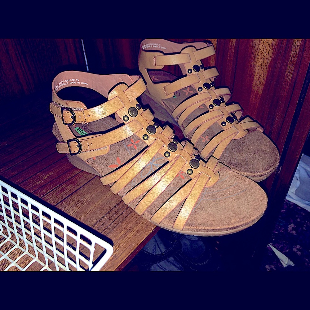 Women’s sandals